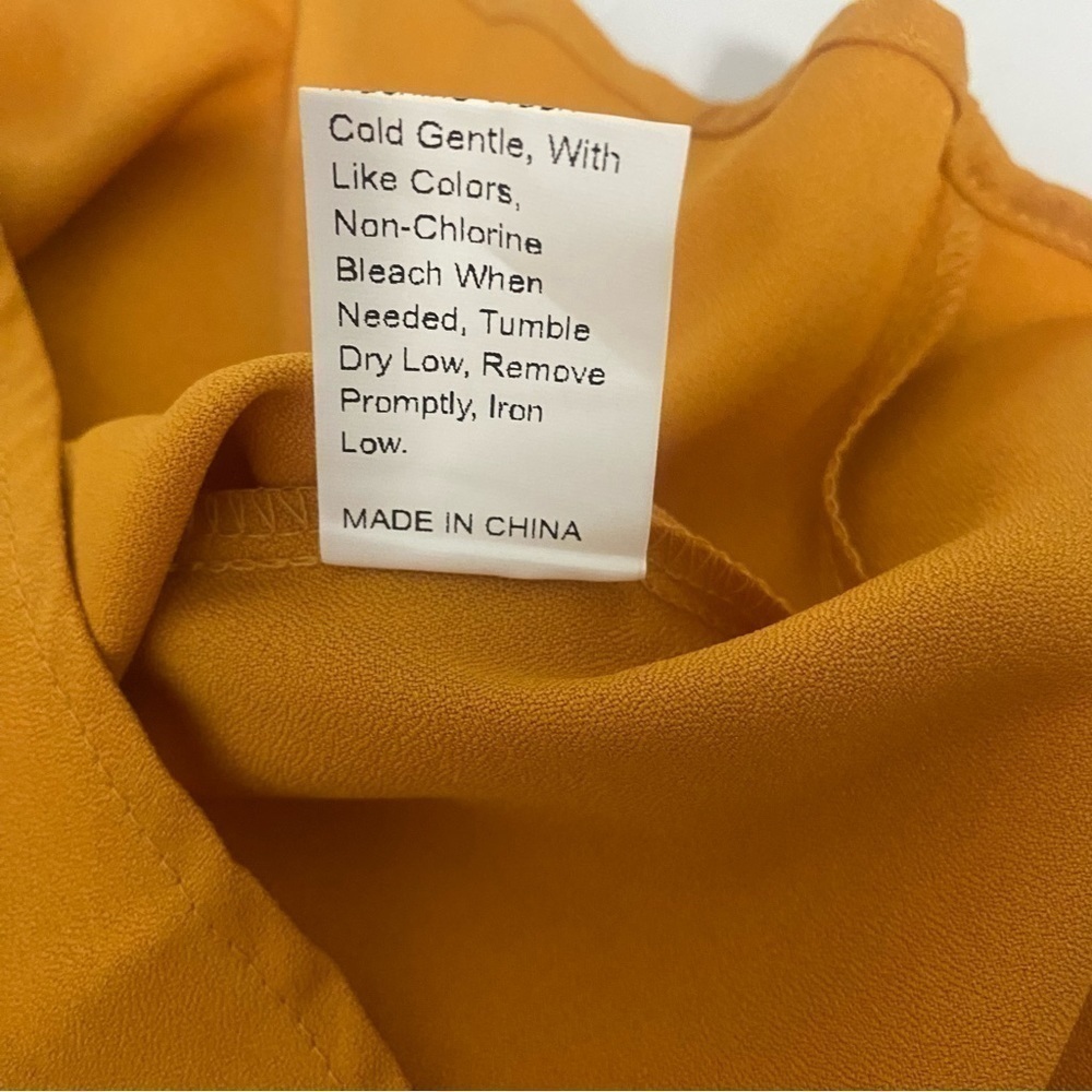 NWOT Women’s Scalloped Edge Neckline & Arms Blouse Sleeveless Med US 6 Mustard - Picture 9 of 10